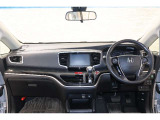 操作性に優れた運転席となります!小物入れや各ボタンの配置にこだわり、使いやすいです!座り心地もよく視認性も良好なのでロングドライブもお任せ下さい!
