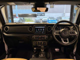 ステアリングを握ればJeepワールドが広がります。