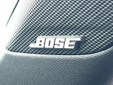 【BOSEサウンドシステム】高品位サウンドシステムを搭載。専用のチューニングが施された大小様々なスピーカーから良質なサウンドが奏でられ、臨場感あふれる音響空間を演出します。