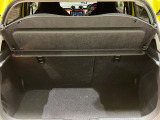 積み下ろしのしやすいデッキにはたっぷりと荷物を積み込んでいただけます。遊びから仕事まで、様々なシーンで頼れます♪
