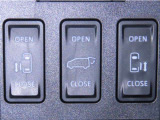 両側電動スライドドアを装備しております。