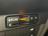 【ETC車載器】がついておりますので高速道路などの有料道路の料金所を停止することなく通過できます。当店でセットアップも可能ですのでご納車当日よりご利用いただけます。