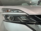 LEDヘッドライトは、点灯の瞬間から最大光量を発揮し、突然暗くなるトンネルなどでの安定感を高めます。