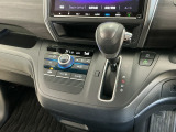 オートマチックシフトレバーは、手になじみ操作しやすい形状で安全運転にもつながります♪