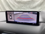 狭い場所での駐車やすれ違いなどでより的確な運転操作に役立つ360&deg;ビューモニターが装備されています。