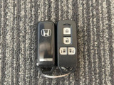 【スマートキー】持っているだけでエンジン始動や、ドアロックの開閉まで出来ちゃう賢く便利なスマートキーを装備!イモビライザーでセキュリティー対策もOK!