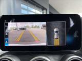 バックカメラを装備。後方確認がしやすく、駐車時の安心感を高めます。