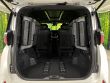 普段のお買い物や通勤、送迎等に十分な荷室スペースを確保しております。セカンドシートを倒すと、大きな荷物の積載も可能です♪