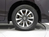 タイヤサイズは(195/65R15)で純正アルミホイールです。