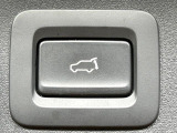 【パワーバックドア】スマートキーや運転席のボタンを押すだけでリアゲートが自動で開閉します!荷物を持っている時や、高い位置にあるバックドアを閉める際に便利な機能です♪