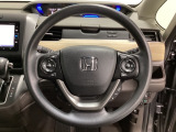 ハンドルにHondaセンシング系のクルーズコントロールやレーンキープアシストなどのスイッチと、オーディオの操作スイッチが装備されています。ハンドルから手を離さず安全に操作できます。