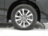 タイヤサイズは(195/65R15)で純正アルミホイールです。