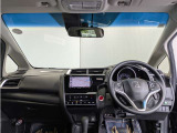 見通しのよいすっきりとした視界で、誰でも運転しやすいです。運転のしやすさは疲れにくさにも繋がりますよ♪