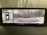 狭い場所での駐車やすれ違いなどでより的確な運転操作に役立つ360&deg;ビューモニターが装備されています。