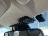 【日産純正 車内撮影用カメラ付きドライブレコーダー装着車】 映像/音声の記録はもちろん、映像再生時に走行軌跡や車速のわかるGPS搭載。事故時の客観的な検証に役立ちます