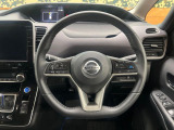 【純正革巻きステアリング】上質な革を使用することで、手にしっかり馴染みとても運転しやすいハンドルです♪