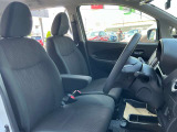 運転席・助手席は、ゆったりと座れるサイズで、長時間の運転でも快適です。