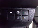 パーキングセンサーや横滑りを防ぐVSA等のスイッチ類は運転席の右側、手の届きやすい位置にあります。