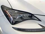 【三眼LEDヘッドライト】スタイリッシュな見た目の三眼LEDヘッドライトを装備♪スタイルだけでなく、夜間の走行も視界良好で安心してお乗りいただけます。