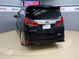 バックカメラが付いているので後方確認が非常にしやすいです。今や運転初心者も熟練者も必須装備!ついていて損はないですね♪