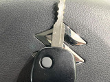 【キーレス】少し離れた場所からでもボタン一つでドアの開錠・施錠ができるのでとっても便利!ドアの鍵穴周りに傷をつけることもありません♪