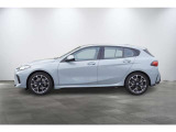 コンパクトなハッチバックながら、ロングノーズ・ショートオーバーハングのBMWらしい伝統的なスタンスを継承しています。