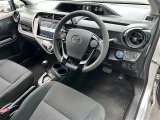 【運転席】座り心地が良いシートなので長時間の運転でも快適にお過ごしいただけます。新品のフロアマットのご注文も可能です。掲載箇所以外にご希望の写真がございましたらお気軽にお問い合わせ下さい。