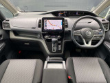 セレナの運転席周りの画像です。