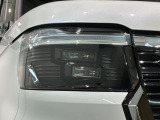 LEDヘッドライトは、点灯の瞬間から最大光量を発揮し、突然暗くなるトンネルなどでの安定感を高めます。
