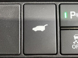 【パワーバックドア】スマートキーや運転席のボタンを押すだけでリアゲートが自動で開閉します!荷物を持っている時や、高い位置にあるバックドアを閉める際に便利な機能です♪