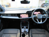 運転に必要な情報をメーター内に集約し、ドライバーの安全で快適な運転に寄与するアウディバーチャルコックピット。