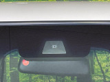 【ホンダセンシング】走行中に前方の車両等を認識し、衝突しそうな時は警報とブレーキで衝突回避と被害軽減をアシスト。より安全にドライブをお楽しみいただけます。