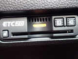 ■【ETC車載器】が装備されています。セットアップをしてお渡しとなり、ETCカードを差し込むだけで高速道路の利用が可能です。