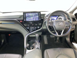 運転席は見やすく整理され、ナビも美しく装着され操作性にも優れています!