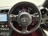 ステアリングから手を離さず、運転に集中したままオーディオ等の操作ができます。