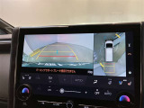 複数のカメラの映像をもとに、クルマを真上から見ているような映像をドライバーに提供し駐車をサポートする機能です。