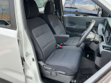 快適に運転できるドライブポジション!シートリフターもあるので無理のない運転姿勢がとれます。