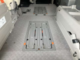 車いす用固定装置2基です。