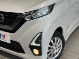 【LEDヘッドライト】悪天候や夜間走行時も良好な視界を確保し安心して運転できる高輝度LEDヘッドライトを装備!点灯速度が早く、消費電力も抑えられています。