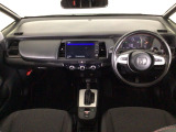 【前方視界】開放的な前方視界!運転がしやすく疲れにくいです♪窓が大きく、見通しがとっても良いおクルマですよ♪