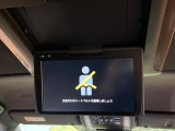 【フリップダウンモニター】大画面モニターで後席でもエンタメをお楽しみいただけます。小さなお子様にも大人気の装備です♪