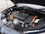 エンジンルーム・2.0L 直噴エンジン&2モーターハイブリッドシステム