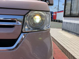 LEDヘッドライトで暗い夜道も明るく照らします。そのうえ省電力です。