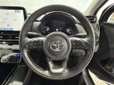 ステアリングから手を離さず、運転に集中したままオーディオ等の操作や安全装置の設定などが行えます。
