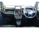 【まるまるクリーニング】内装工程では、中古車を気持ちよくお乗りいただけるよう清掃しております。シートの洗浄はもちろん、ニオイの元となるフロアカーペットまで洗浄・消臭を実施。