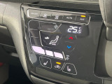 【オートエアコン】一度お好みの温度に設定すれば、車内の温度を検知し風量や温度を自動で調整。暑い&hellip;寒い&hellip;と何度もスイッチ操作をする必要はありません。快適な車内空間には必須の機能ですね♪