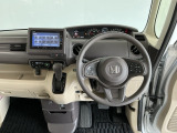 【前方視界】開放的な前方視界!運転がしやすく疲れにくいです♪窓が大きく、見通しがとっても良いおクルマですよ♪
