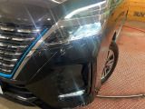 【LEDヘッドライト】悪天候や夜間走行時も良好な視界を確保し安心して運転できる高輝度LEDヘッドライトを装備!点灯速度が早く、消費電力も抑えられています。