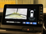 リバースギアに入れるだけで後方の表示へ切り替わります。夜間や雨の日の駐車も楽になりますよ。