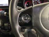 ステアリングにオーディオ操作スイッチが付いています。オーディオ画面に直接タッチしなくても操作が出来ますので、運転に集中できます。